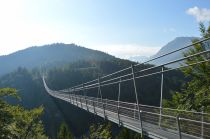 highline179 - Die highline179 kannst Du in beide Richtungen überqueren. Barrierefrei erreichst Du die Brücke mit dem Ehrenberg Liner. • © highline179
